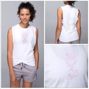 lululemon muscle tank with pineapple sz 10